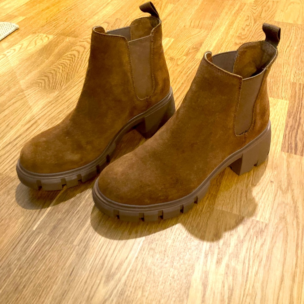 STEVE MADDEN Lug soled boots!